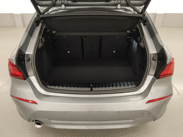 BMW Serie 1 118i color Gris. Año 2024. 103KW(140CV). Gasolina. En concesionario Autoberón de La Rioja