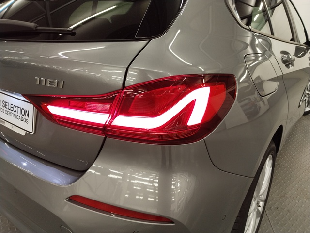 BMW Serie 1 118i color Gris. Año 2024. 103KW(140CV). Gasolina. En concesionario Autoberón de La Rioja