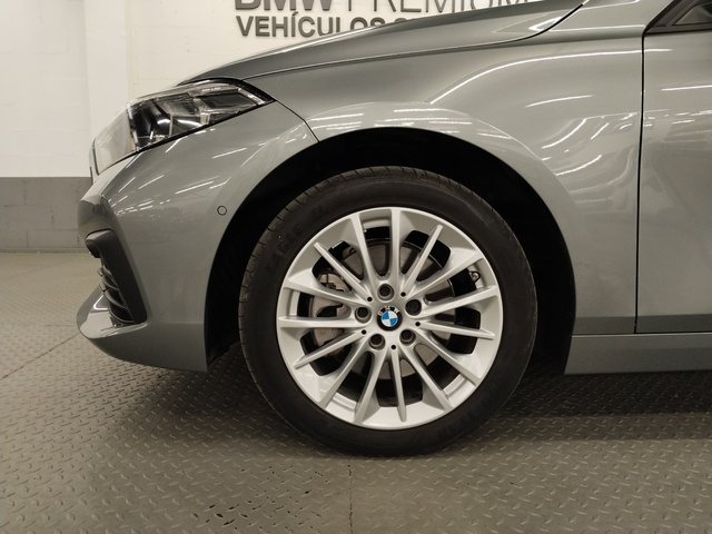 BMW Serie 1 118i color Gris. Año 2024. 103KW(140CV). Gasolina. En concesionario Autoberón de La Rioja