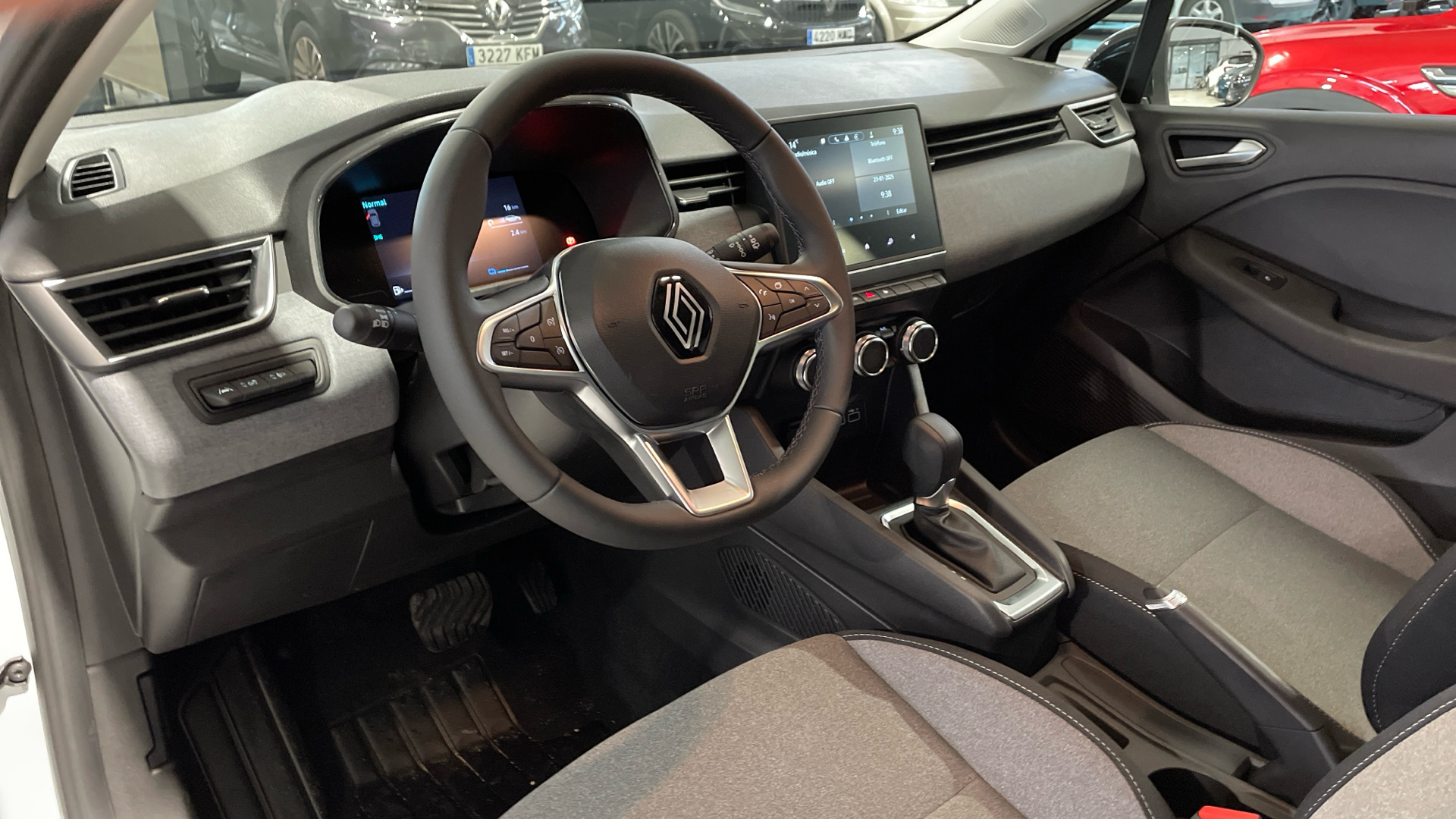 Renault Clio E-Tech full hybrid 145 en Barcelona