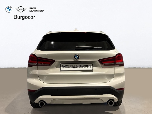 BMW X1 xDrive18d color Blanco. Año 2021. 110KW(150CV). Diésel. En concesionario Motor Gorbea de Álava