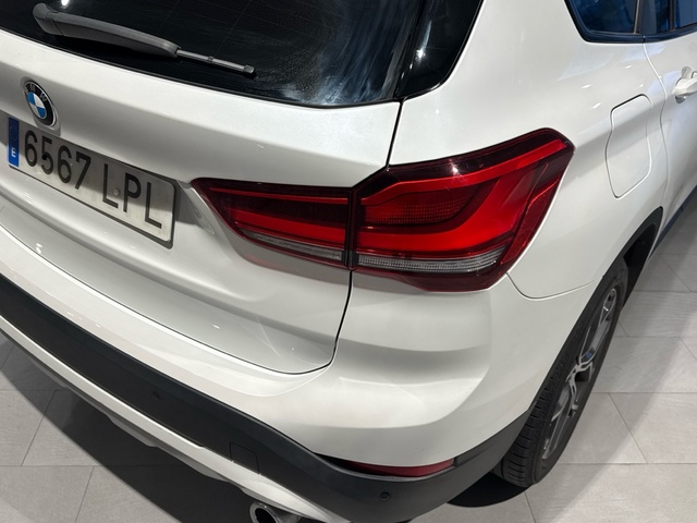 BMW X1 xDrive18d color Blanco. Año 2021. 110KW(150CV). Diésel. En concesionario Motor Gorbea de Álava