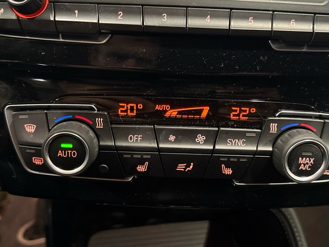 BMW X1 xDrive18d color Blanco. Año 2021. 110KW(150CV). Diésel. En concesionario Motor Gorbea de Álava