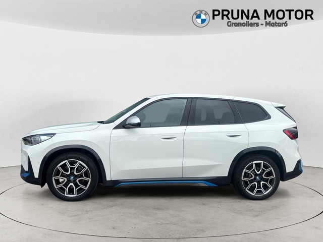 BMW iX1 xDrive30 color Blanco. Año 2023. 230KW(313CV). Eléctrico. En concesionario Pruna Motor, S.L de Barcelona
