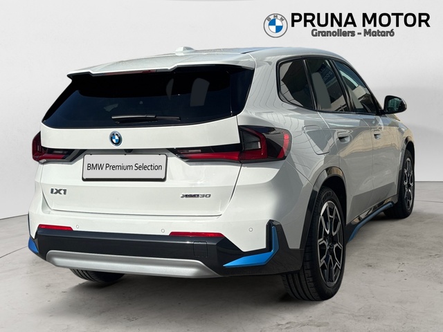 BMW iX1 xDrive30 color Blanco. Año 2023. 230KW(313CV). Eléctrico. En concesionario Pruna Motor, S.L de Barcelona