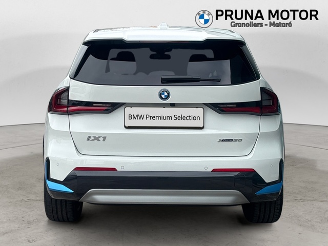 BMW iX1 xDrive30 color Blanco. Año 2023. 230KW(313CV). Eléctrico. En concesionario Pruna Motor, S.L de Barcelona