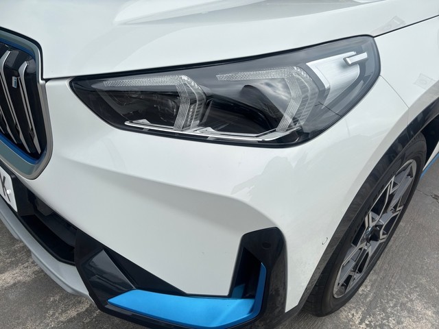 BMW iX1 xDrive30 color Blanco. Año 2023. 230KW(313CV). Eléctrico. En concesionario Pruna Motor, S.L de Barcelona