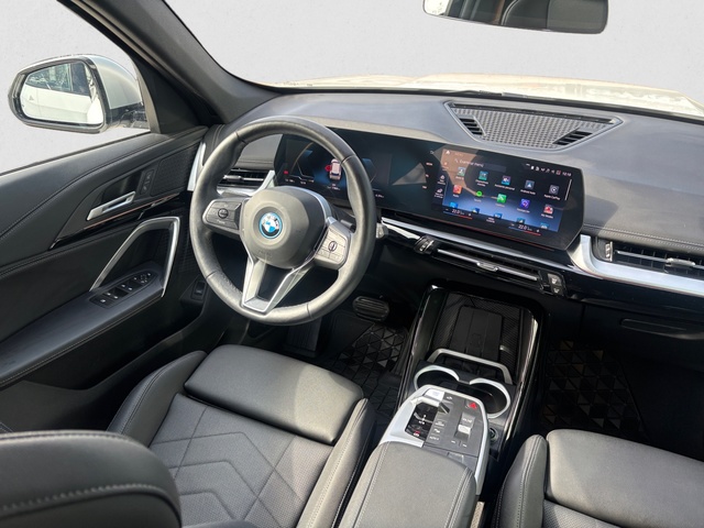 BMW iX1 xDrive30 color Blanco. Año 2023. 230KW(313CV). Eléctrico. En concesionario Pruna Motor, S.L de Barcelona