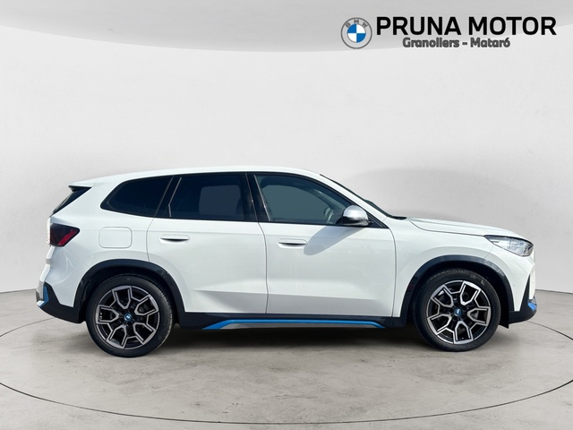 BMW iX1 xDrive30 color Blanco. Año 2023. 230KW(313CV). Eléctrico. En concesionario Pruna Motor, S.L de Barcelona