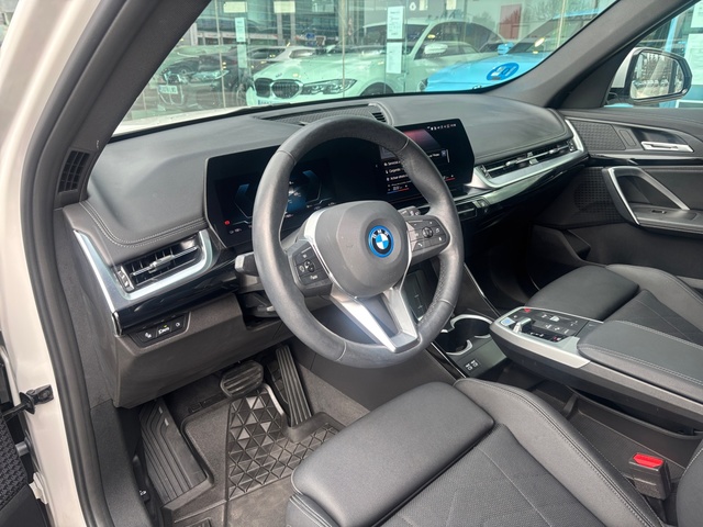 BMW iX1 xDrive30 color Blanco. Año 2023. 230KW(313CV). Eléctrico. En concesionario Pruna Motor, S.L de Barcelona