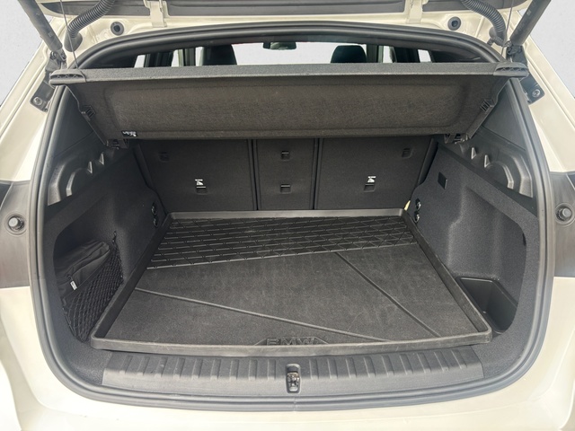 BMW iX1 xDrive30 color Blanco. Año 2023. 230KW(313CV). Eléctrico. En concesionario Pruna Motor, S.L de Barcelona