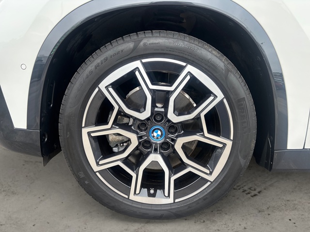 BMW iX1 xDrive30 color Blanco. Año 2023. 230KW(313CV). Eléctrico. En concesionario Pruna Motor, S.L de Barcelona