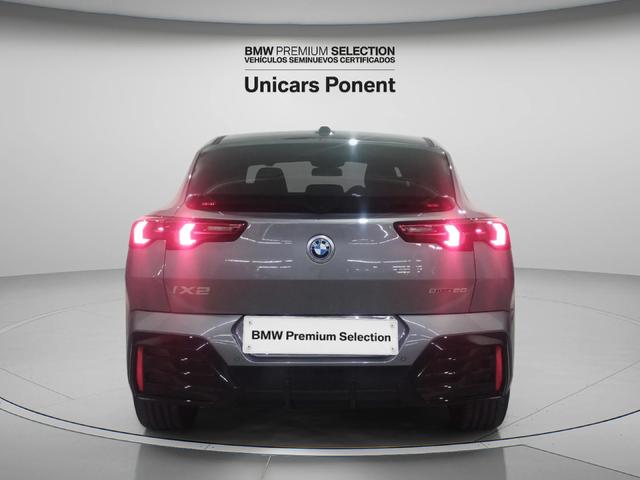 BMW iX2 eDrive20 color Gris. Año 2025. 150KW(204CV). Eléctrico. En concesionario Unicars Ponent de Lleida