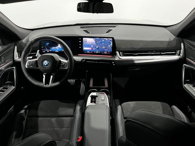 BMW iX2 eDrive20 color Gris. Año 2025. 150KW(204CV). Eléctrico. En concesionario Unicars Ponent de Lleida