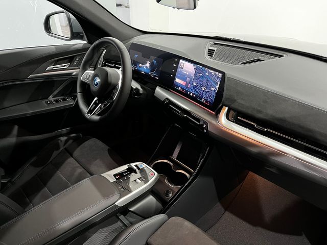 BMW iX2 eDrive20 color Gris. Año 2025. 150KW(204CV). Eléctrico. En concesionario Unicars Ponent de Lleida