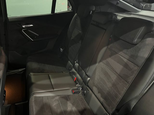 BMW iX2 eDrive20 color Gris. Año 2025. 150KW(204CV). Eléctrico. En concesionario Unicars Ponent de Lleida