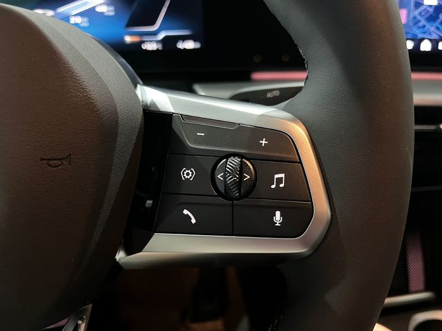 BMW iX2 eDrive20 color Gris. Año 2025. 150KW(204CV). Eléctrico. En concesionario Unicars Ponent de Lleida