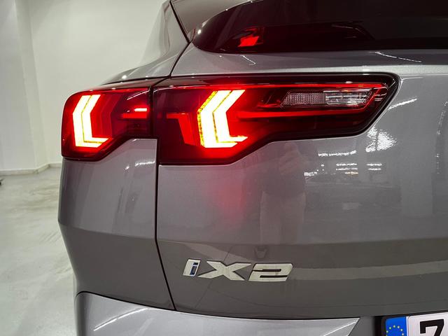 BMW iX2 eDrive20 color Gris. Año 2025. 150KW(204CV). Eléctrico. En concesionario Unicars Ponent de Lleida