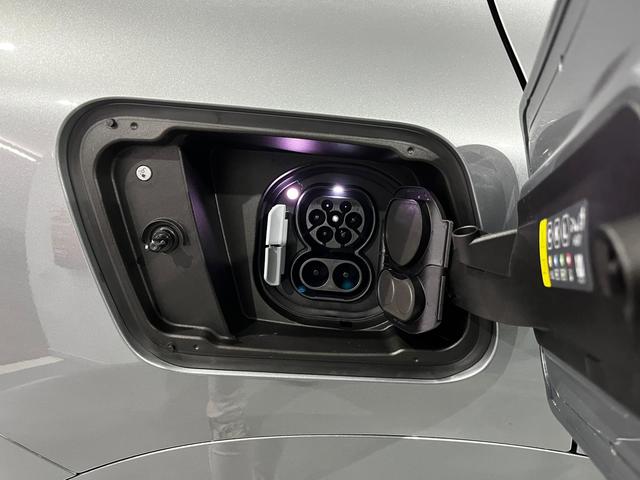 BMW iX2 eDrive20 color Gris. Año 2025. 150KW(204CV). Eléctrico. En concesionario Unicars Ponent de Lleida