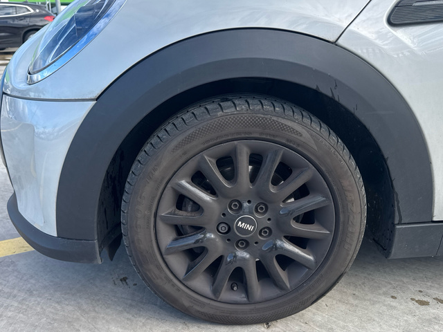 fotoG 11 del MINI MINI Cooper 5 Puertas 100 kW (136 CV) 136cv Gasolina del 2022 en Madrid