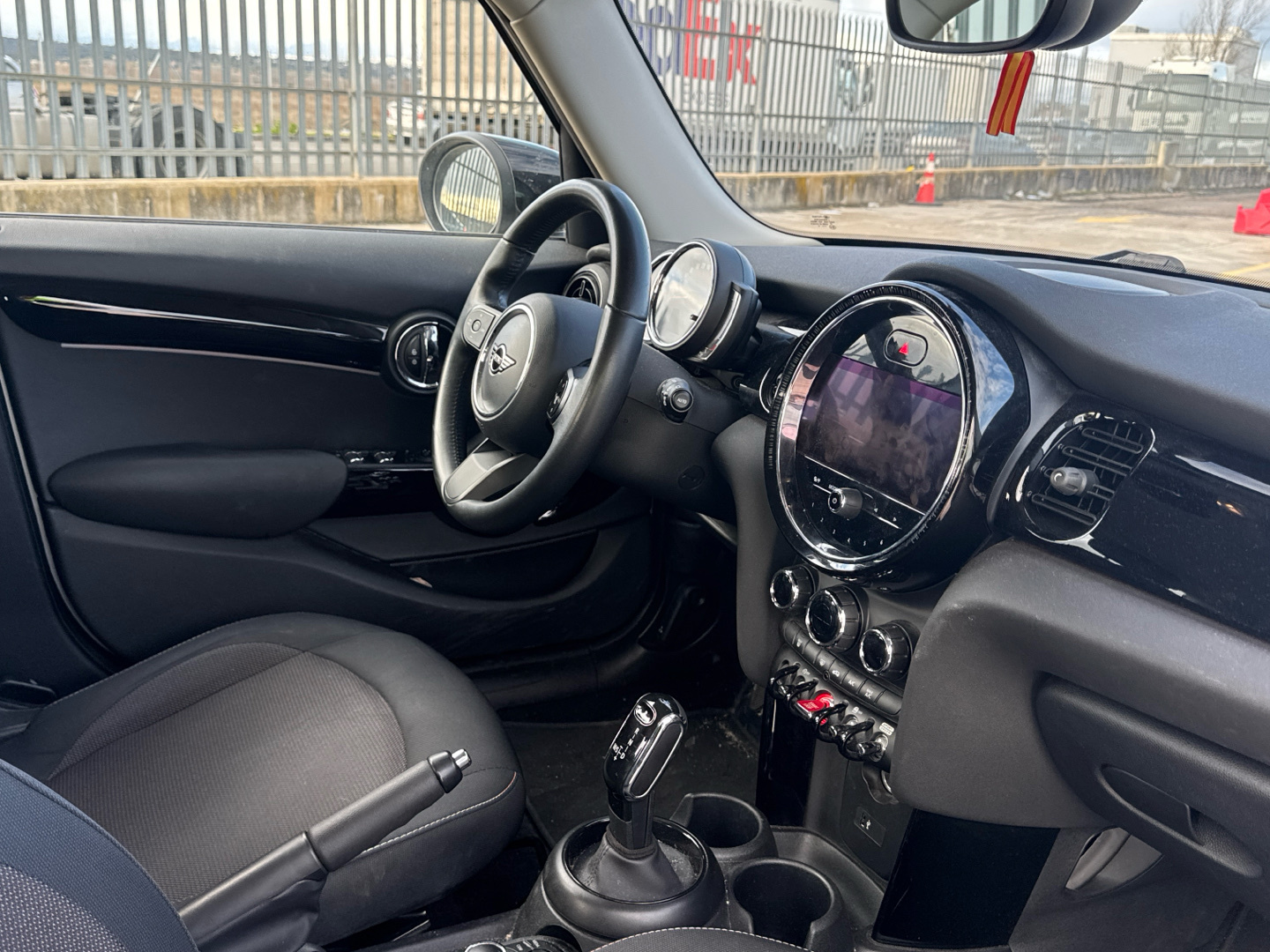 fotoG 7 del MINI MINI Cooper 5 Puertas 100 kW (136 CV) 136cv Gasolina del 2022 en Madrid