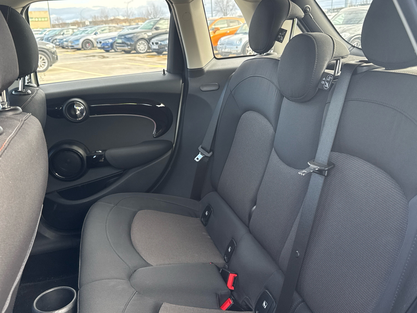 fotoG 8 del MINI MINI Cooper 5 Puertas 100 kW (136 CV) 136cv Gasolina del 2022 en Madrid