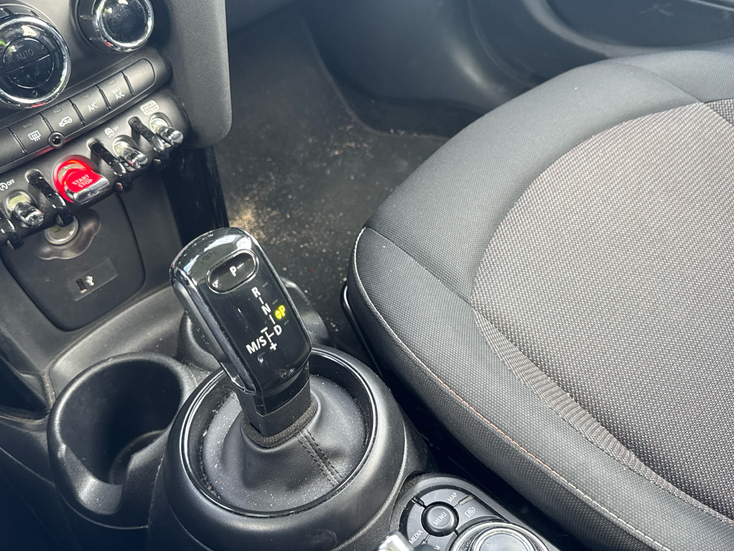 fotoG 12 del MINI MINI Cooper 5 Puertas 100 kW (136 CV) 136cv Gasolina del 2022 en Madrid