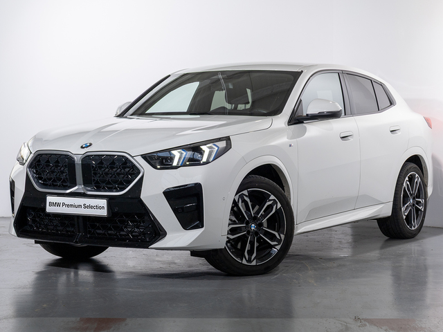 BMW X2 sDrive20i color Blanco. Año 2025. 125KW(170CV). Gasolina. En concesionario Oliva Motor Girona de Girona