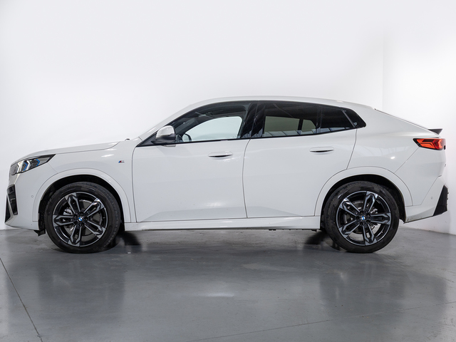 BMW X2 sDrive20i color Blanco. Año 2025. 125KW(170CV). Gasolina. En concesionario Oliva Motor Girona de Girona