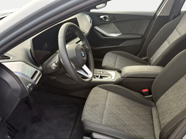 BMW Serie 1 120i color Gris. Año 2025. 125KW(170CV). Gasolina. En concesionario Ilbira Motor | Granada de Granada