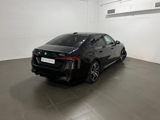 BMW Serie 5 540d color Negro. Año 2025. 223KW(303CV). Diésel. En concesionario Amiocar S.A. de Coruña
