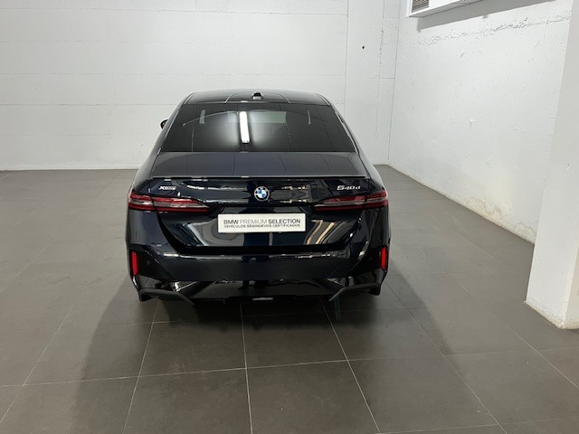 BMW Serie 5 540d color Negro. Año 2025. 223KW(303CV). Diésel. En concesionario Amiocar S.A. de Coruña