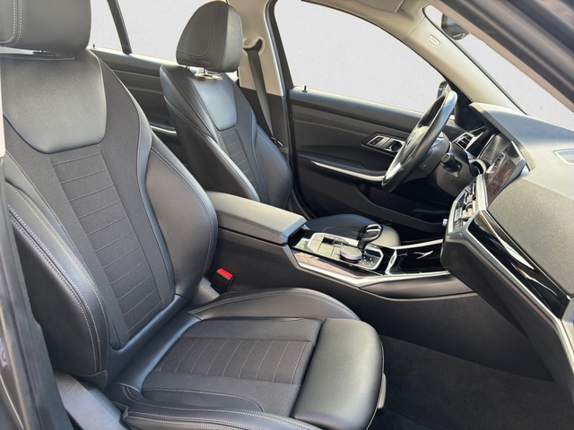 BMW Serie 3 320d color Gris. Año 2021. 140KW(190CV). Diésel. En concesionario Pruna Motor, S.L de Barcelona