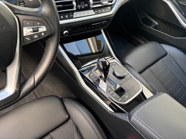 BMW Serie 3 320d color Gris. Año 2021. 140KW(190CV). Diésel. En concesionario Pruna Motor, S.L de Barcelona