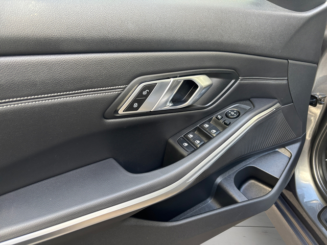 BMW Serie 3 320d color Gris. Año 2021. 140KW(190CV). Diésel. En concesionario Pruna Motor, S.L de Barcelona