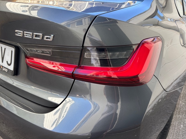 BMW Serie 3 320d color Gris. Año 2021. 140KW(190CV). Diésel. En concesionario Pruna Motor, S.L de Barcelona