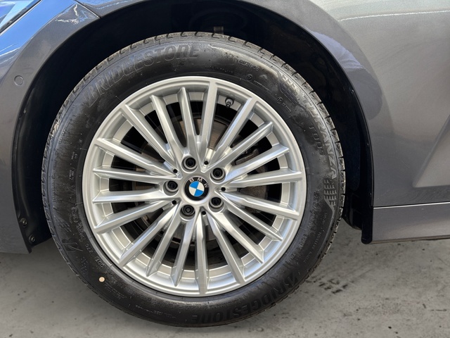 BMW Serie 3 320d color Gris. Año 2021. 140KW(190CV). Diésel. En concesionario Pruna Motor, S.L de Barcelona