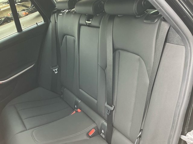 BMW Serie 3 318d Touring color Negro. Año 2025. 110KW(150CV). Diésel. En concesionario Bernesga Motor León (Bmw y Mini) de León