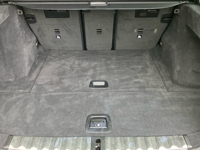 BMW Serie 3 318d Touring color Negro. Año 2025. 110KW(150CV). Diésel. En concesionario Bernesga Motor León (Bmw y Mini) de León