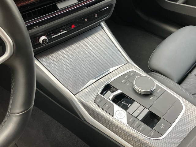 BMW Serie 3 318d Touring color Negro. Año 2025. 110KW(150CV). Diésel. En concesionario Bernesga Motor León (Bmw y Mini) de León