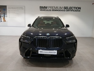Fotos de BMW X7 xDrive40d color Negro. Año 2024. 259KW(352CV). Diésel. En concesionario ALBAMOCION CIUDAD REAL  de Ciudad Real