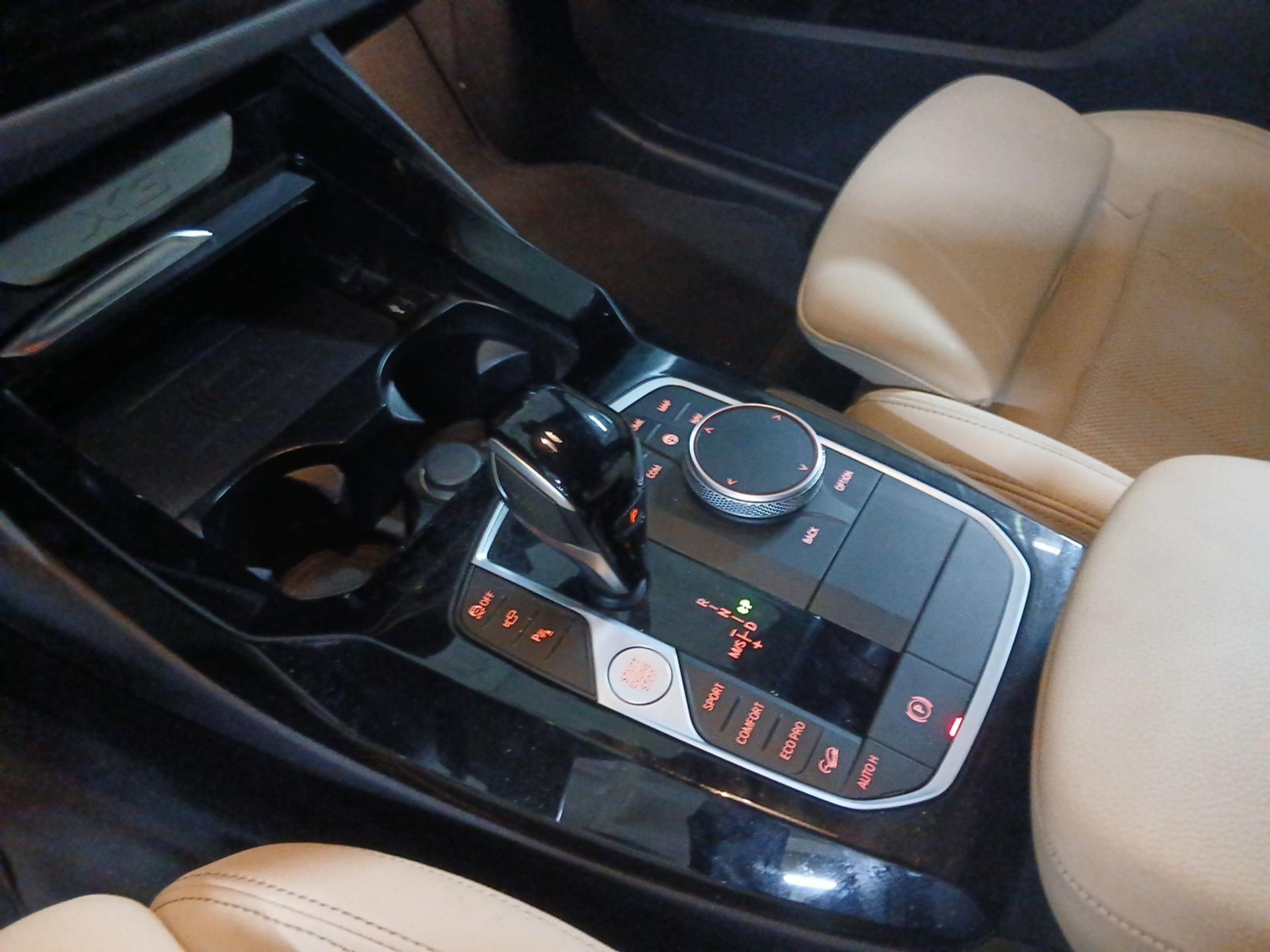 BMW X3 xDrive20d color Negro. Año 2024. 140KW(190CV). Diésel. En concesionario Automotor Premium Velázquez - Málaga de Málaga