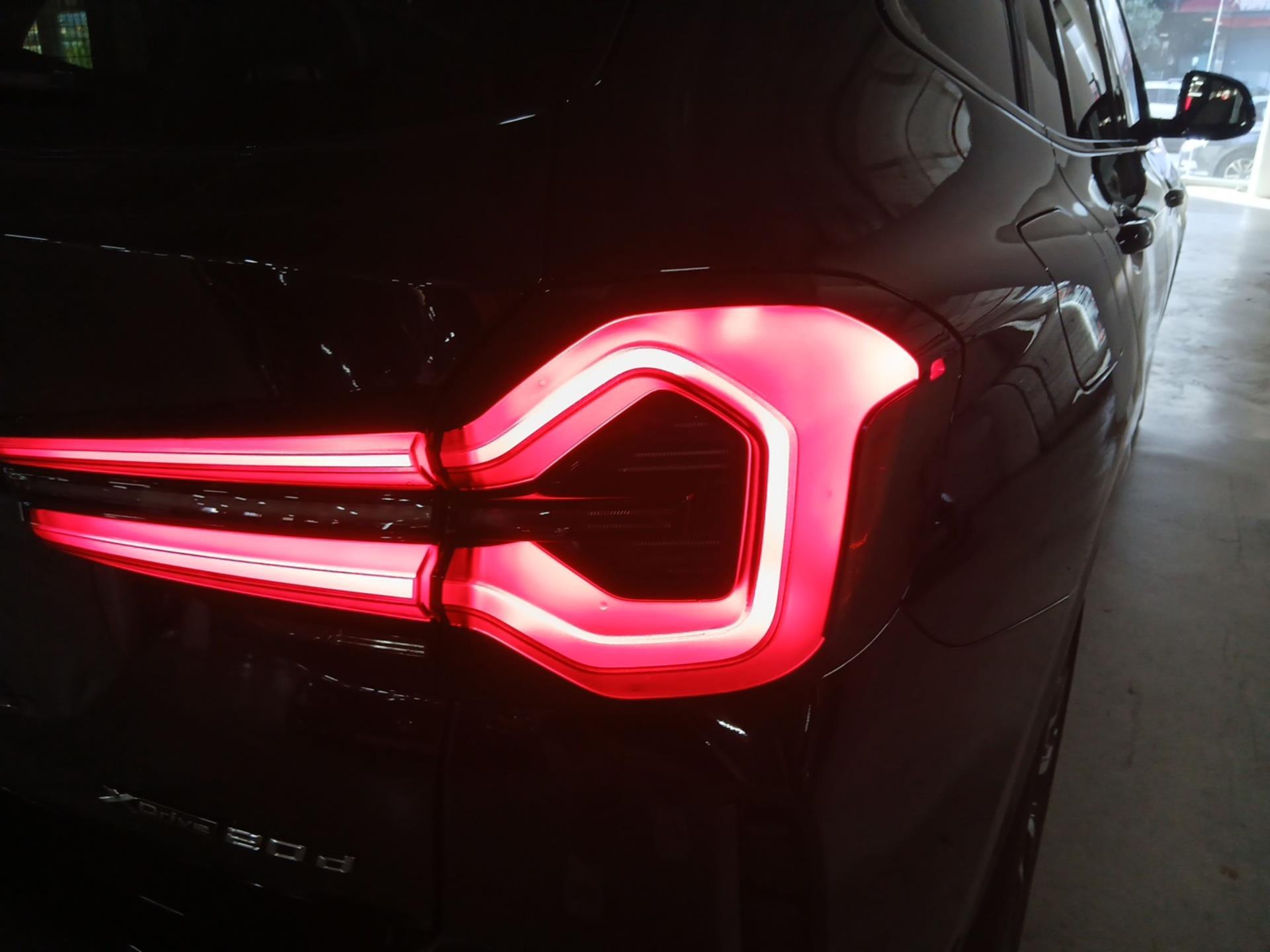 BMW X3 xDrive20d color Negro. Año 2024. 140KW(190CV). Diésel. En concesionario Automotor Premium Velázquez - Málaga de Málaga