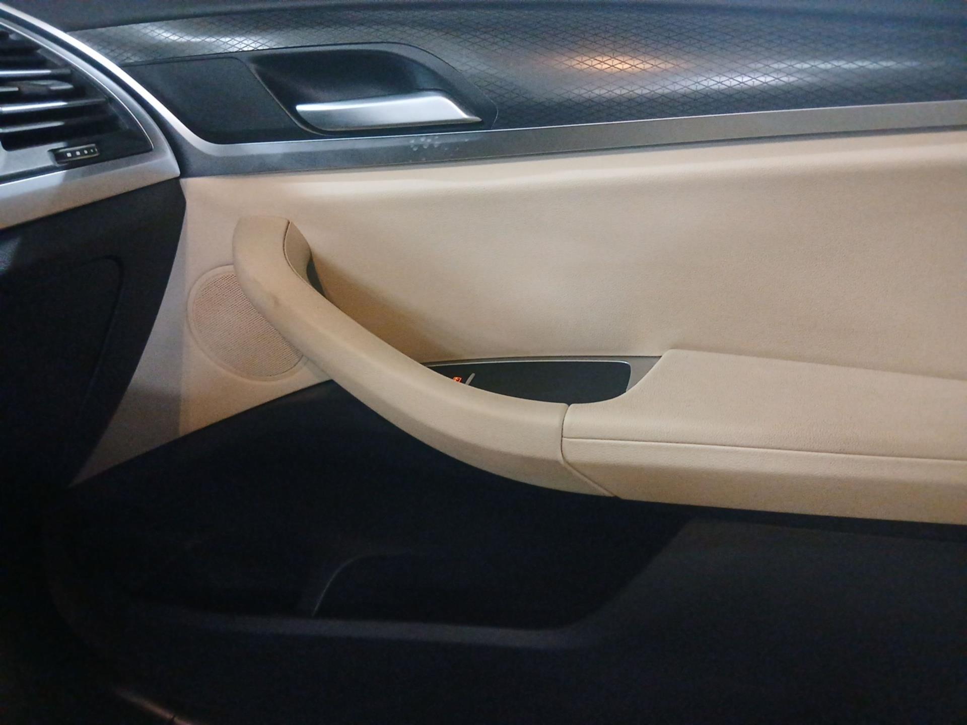 BMW X3 xDrive20d color Negro. Año 2024. 140KW(190CV). Diésel. En concesionario Automotor Premium Velázquez - Málaga de Málaga