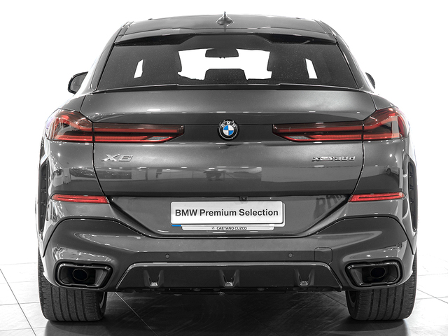 BMW X6 xDrive30d color Gris. Año 2022. 210KW(286CV). Diésel. En concesionario Caetano Cuzco, Alcalá de Madrid