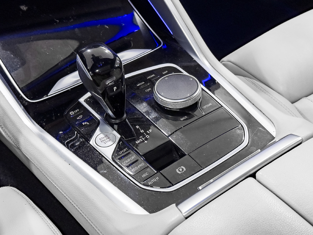 BMW X6 xDrive30d color Gris. Año 2022. 210KW(286CV). Diésel. En concesionario Caetano Cuzco, Alcalá de Madrid