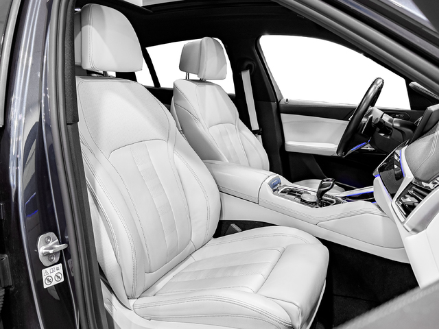 BMW X6 xDrive30d color Gris. Año 2022. 210KW(286CV). Diésel. En concesionario Caetano Cuzco, Alcalá de Madrid