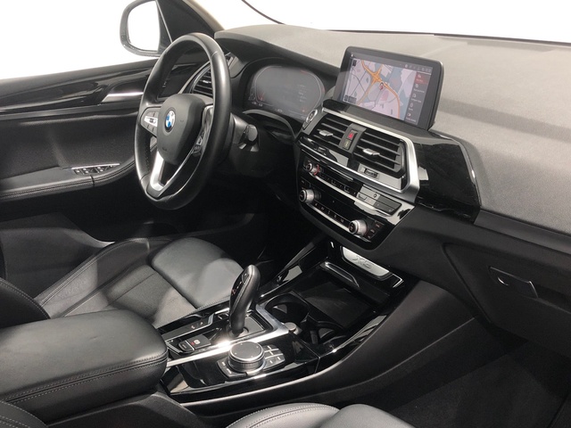 BMW X3 xDrive20d color Gris Plata. Año 2020. 140KW(190CV). Diésel. En concesionario Auto Premier, S.A. - MADRID de Madrid