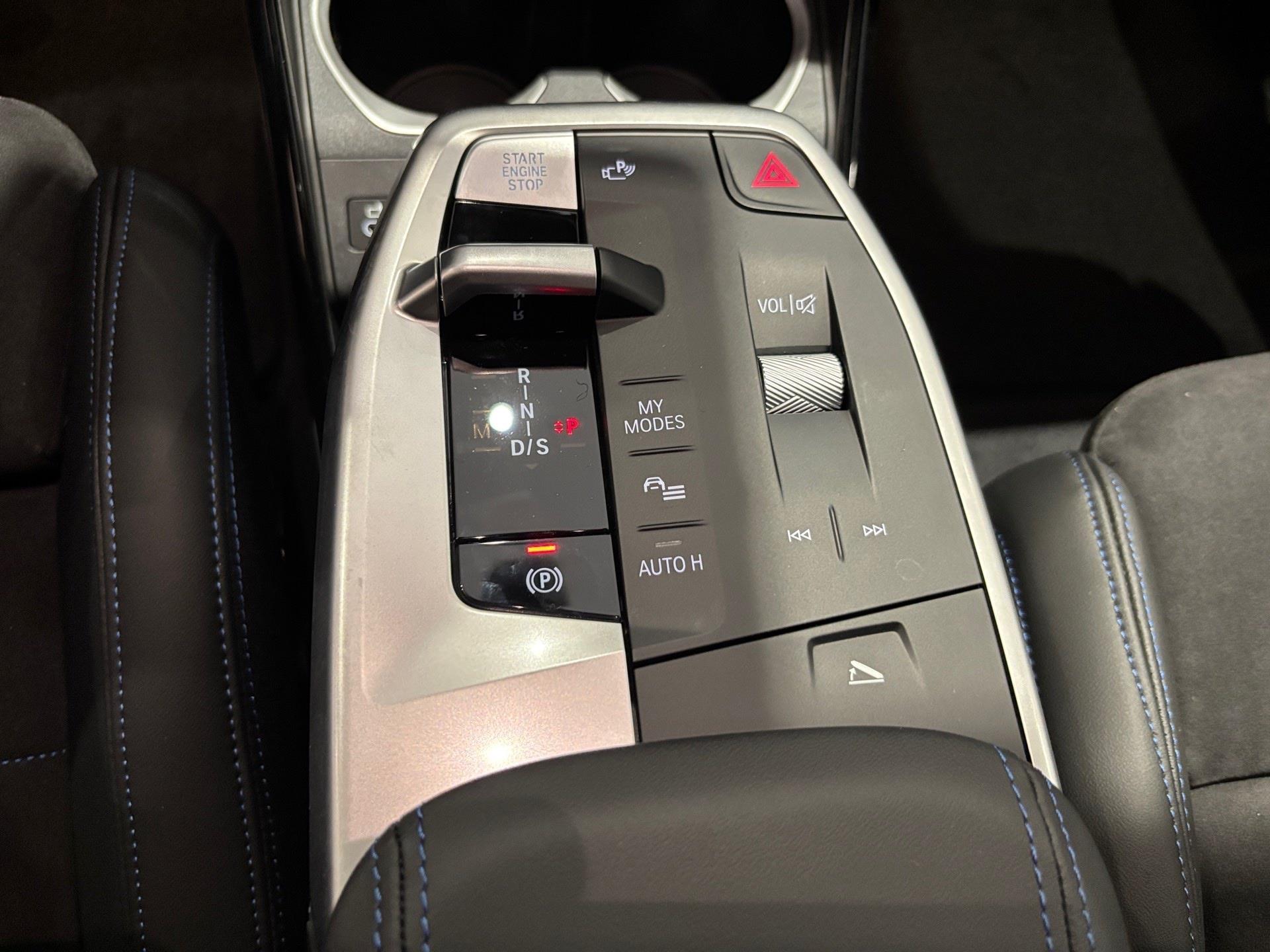 BMW X2 sDrive20d color Azul. Año 2025. 120KW(163CV). Diésel. En concesionario Automotor Costa, S.L.U. de Almería