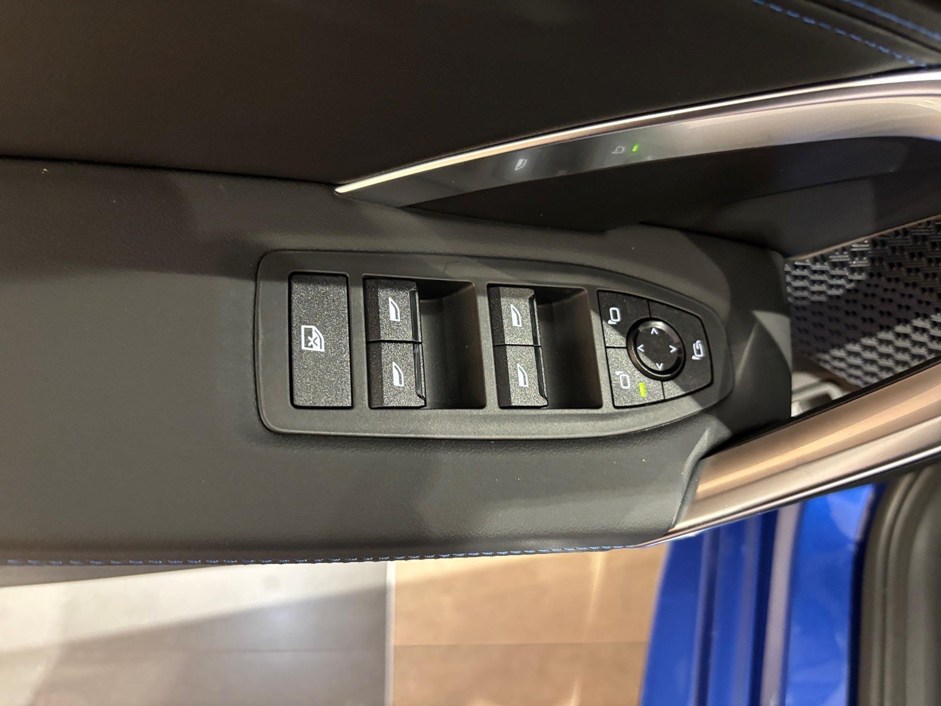 BMW X2 sDrive20d color Azul. Año 2025. 120KW(163CV). Diésel. En concesionario Automotor Costa, S.L.U. de Almería